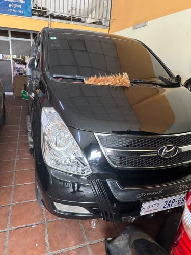 ឆ្នាំ2011 H full ថ្មី លក់12300$ចចារ