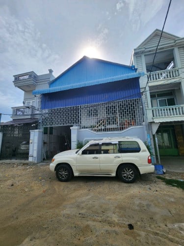 ដីឃ្លាំងជួល (9m x 18m)