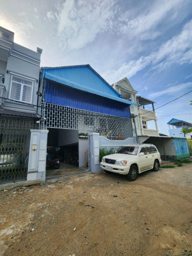 ដីឃ្លាំងជួល (9m x 18m)