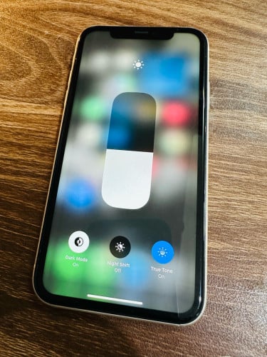 លក់iphone 11 64G មានស្គេនមុខ សុីនទាំងអស់ 155$