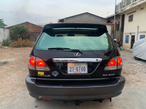 ឡានលក់ Lexus rx 300 ឆ្នាំ02 ហ្វូល តម្លៃ8,280$ចចារបានតិចតូច ធានាឡានស្អាត