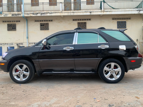 ឡានលក់ Lexus rx 300 ឆ្នាំ02 ហ្វូល តម្លៃ8,280$ចចារបានតិចតូច ធានាឡានស្អាត