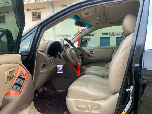 ឡានលក់ Lexus rx 300 ឆ្នាំ02 ហ្វូល តម្លៃ8,280$ចចារបានតិចតូច ធានាឡានស្អាត