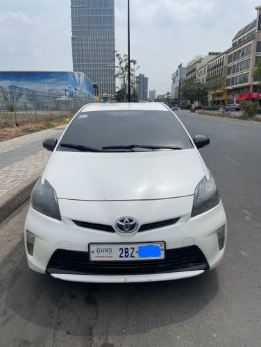 ខ្ញុំត្រូវការលក់ឡាន PRIUS ឆ្នាំ 2013