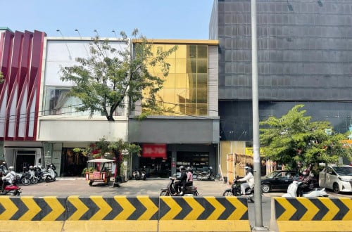 ផ្ទះអាជីវកម្មសម្រាប់លក់ | Shophouse for sale on Mao Tse Toung Street