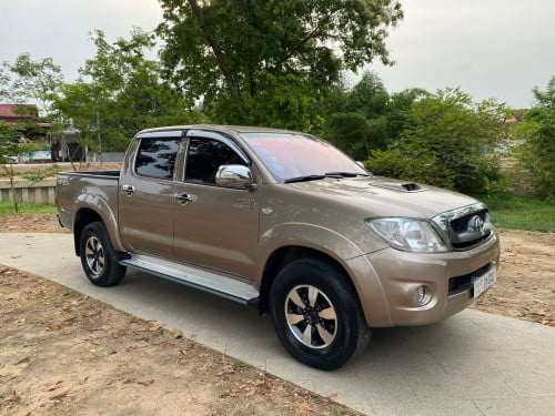 ឡានលក់ToyotaVigoឆ្នាំ2005ប៉ុង2កាប់ពីតាស់ប្រភេទឡានក្រុមហ៊ុនតំលៃ18900$ធានាជូនឡានអត់បុលប៉ះនៅស្អាតមាជុំ
