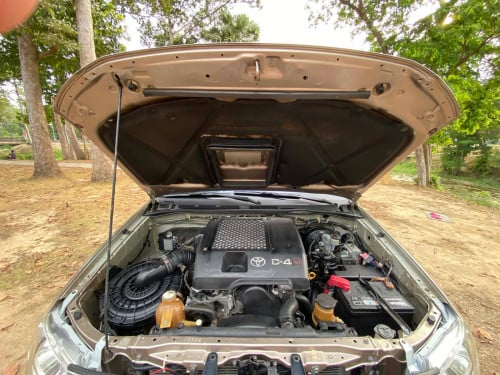 ឡានលក់ToyotaVigoឆ្នាំ2005ប៉ុង2កាប់ពីតាស់ប្រភេទឡានក្រុមហ៊ុនតំលៃ18900$ធានាជូនឡានអត់បុលប៉ះនៅស្អាតមាជុំ