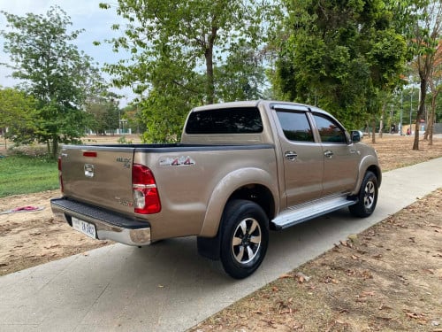 ឡានលក់ToyotaVigoឆ្នាំ2005ប៉ុង2កាប់ពីតាស់ប្រភេទឡានក្រុមហ៊ុនតំលៃ18900$ធានាជូនឡានអត់បុលប៉ះនៅស្អាតមាជុំ
