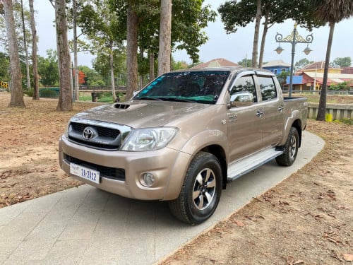 ឡានលក់ToyotaVigoឆ្នាំ2005ប៉ុង2កាប់ពីតាស់ប្រភេទឡានក្រុមហ៊ុនតំលៃ18900$ធានាជូនឡានអត់បុលប៉ះនៅស្អាតមាជុំ