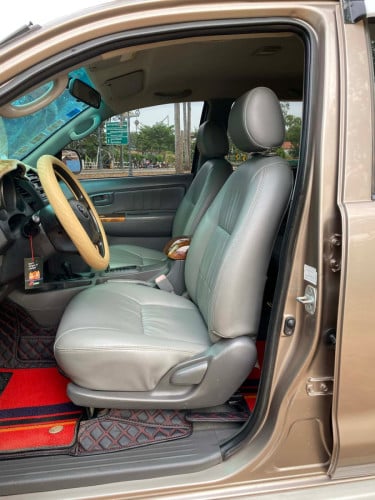 ឡានលក់ToyotaVigoឆ្នាំ2005ប៉ុង2កាប់ពីតាស់ប្រភេទឡានក្រុមហ៊ុនតំលៃ18900$ធានាជូនឡានអត់បុលប៉ះនៅស្អាតមាជុំ