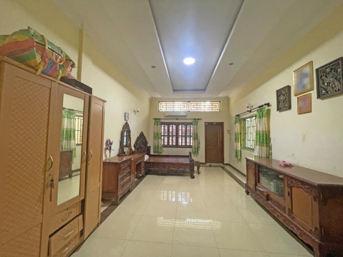 🏘 ផ្ទះល្វែង (ខាង) ក្នុងបុរី ហុងឡាយសឡា ត្រូវការលក់បន្ទាន់ខ្លាំង (កូដ: A05-057905)