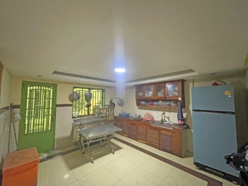 🏘 ផ្ទះល្វែង (ខាង) ក្នុងបុរី ហុងឡាយសឡា ត្រូវការលក់បន្ទាន់ខ្លាំង (កូដ: A05-057905)