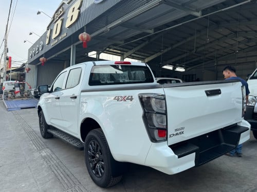 Free ស្គុត នឹង UV ទិញបានភ្លាមៗ 𝗜𝗦𝗨𝗭𝗨 𝐃 𝐌𝐀𝐗 𝐃𝐄𝐋𝐔𝐗 ឆ្នាំ 𝟐𝟎𝟐𝟔 ថ្មី💯