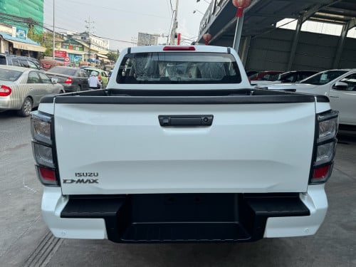 Free ស្គុត នឹង UV ទិញបានភ្លាមៗ 𝗜𝗦𝗨𝗭𝗨 𝐃 𝐌𝐀𝐗 𝐃𝐄𝐋𝐔𝐗 ឆ្នាំ 𝟐𝟎𝟐𝟔 ថ្មី💯