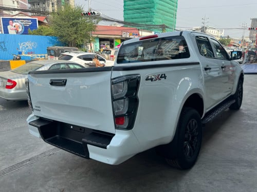 Free ស្គុត នឹង UV ទិញបានភ្លាមៗ 𝗜𝗦𝗨𝗭𝗨 𝐃 𝐌𝐀𝐗 𝐃𝐄𝐋𝐔𝐗 ឆ្នាំ 𝟐𝟎𝟐𝟔 ថ្មី💯