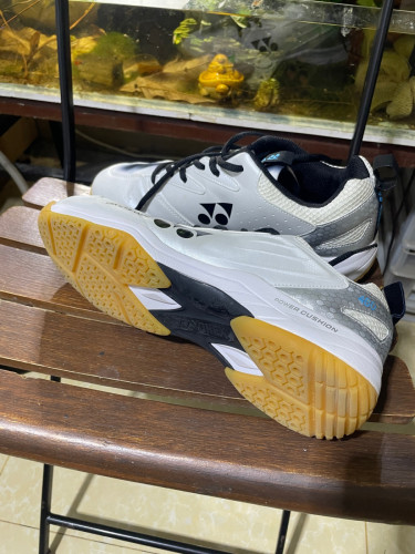 ស្បែកជើងវ៉ៃសី Yonex លេខ 44