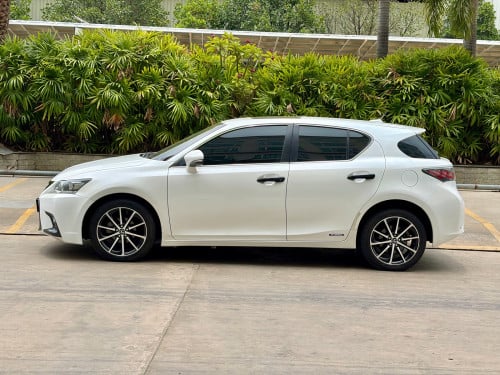 2011 Lexus CT200h Premium Hybrid