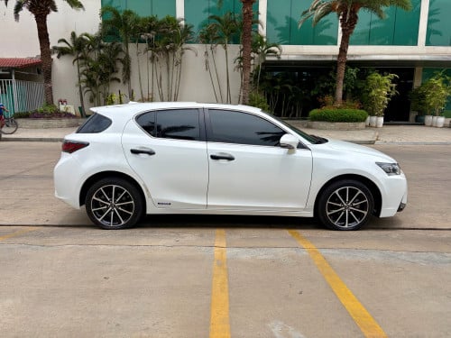 2011 Lexus CT200h Premium Hybrid