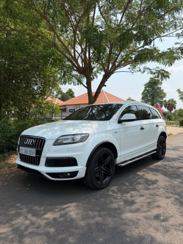 Audi-Q7ឆ្នាំ2012 full(ស្មាតឃី)