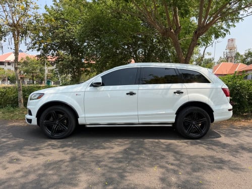Audi-Q7ឆ្នាំ2012 full(ស្មាតឃី)