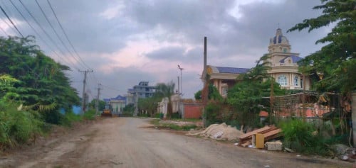 ដី និងផ្ទះលក់ នៅជ្រោយចង្វារ (ជាប់ទន្លេ)