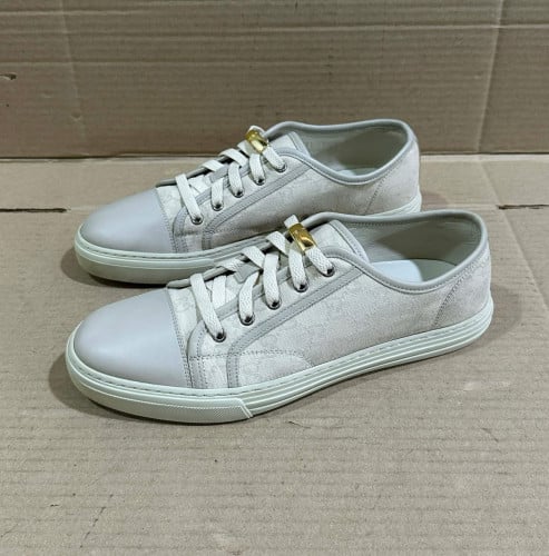 Gucci Italy 🇮🇹 size លេខ. 43.5   44  ​ 9   28.5​cm.    សភាព​នៅ​លេីស90ភាគ​រយ​(​ original )​មែន​ copy