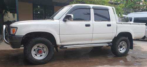 Hilux លេខដៃ កាប់ពីតាស់ 4x4