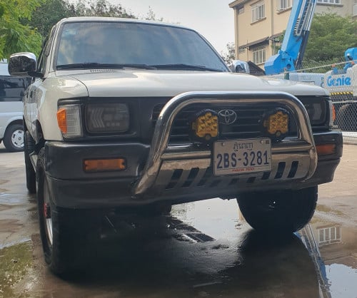 Hilux លេខដៃ កាប់ពីតាស់ 4x4