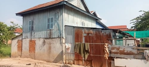 House for sale 15m x 15m