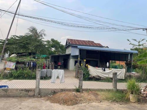 House for sale 15m x 15m