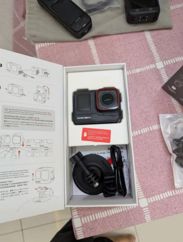 Insta360 Ace pro មួយទឹក SD 128GB