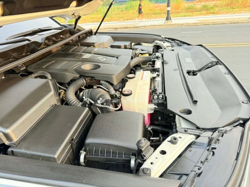 Land Cruiser 2022 twin turbo