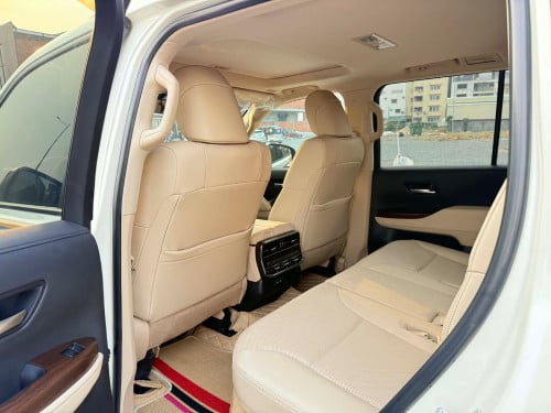 Land Cruiser 2022 twin turbo