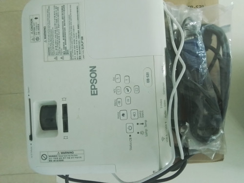 LCD PROJECTORS BLACK AND WHITE COLOURS
