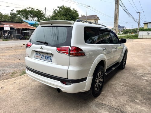 MITSUBISHI PAJERO SPORT 2013 អូតូកាប់ពីតាស់(ឆ្វេងហ្សុីន)