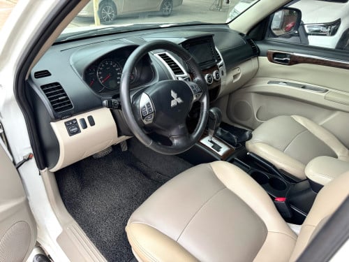 MITSUBISHI PAJERO SPORT 2013 អូតូកាប់ពីតាស់(ឆ្វេងហ្សុីន)