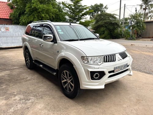 MITSUBISHI PAJERO SPORT 2013 អូតូកាប់ពីតាស់(ឆ្វេងហ្សុីន)