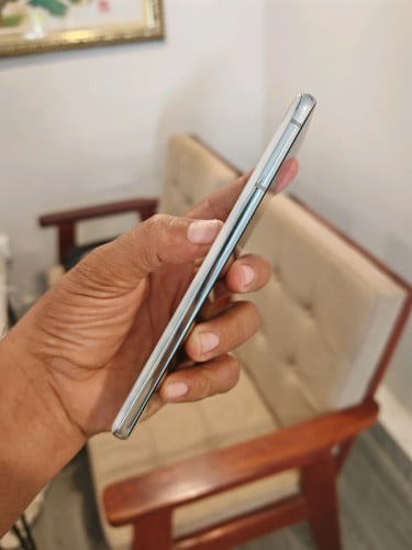 Samsung S21 5G 8g/256g(វៃដូរបាន)👉$135