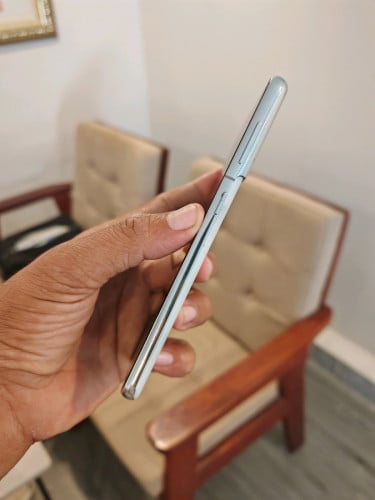 Samsung S21 5G 8g/256g(វៃដូរបាន)👉$135