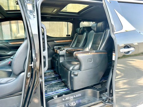 TOYOTA ALPHARD 2016 V6 Executive Lounge Full Option ពណ៌ខ្មៅ ក្នុងខ្មៅ (2BR) Upgrade Lexus LM