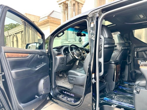 TOYOTA ALPHARD 2016 V6 Executive Lounge Full Option ពណ៌ខ្មៅ ក្នុងខ្មៅ (2BR) Upgrade Lexus LM