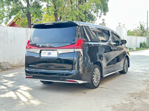 TOYOTA ALPHARD 2016 V6 Executive Lounge Full Option ពណ៌ខ្មៅ ក្នុងខ្មៅ (2BR) Upgrade Lexus LM