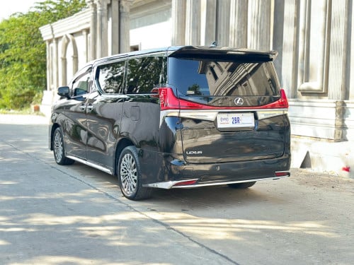 TOYOTA ALPHARD 2016 V6 Executive Lounge Full Option ពណ៌ខ្មៅ ក្នុងខ្មៅ (2BR) Upgrade Lexus LM