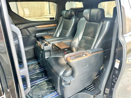 TOYOTA ALPHARD 2016 V6 Executive Lounge Full Option ពណ៌ខ្មៅ ក្នុងខ្មៅ (2BR) Upgrade Lexus LM