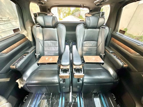 TOYOTA ALPHARD 2016 V6 Executive Lounge Full Option ពណ៌ខ្មៅ ក្នុងខ្មៅ (2BR) Upgrade Lexus LM