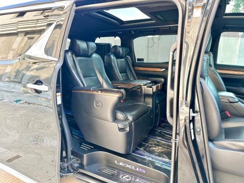 TOYOTA ALPHARD 2016 V6 Executive Lounge Full Option ពណ៌ខ្មៅ ក្នុងខ្មៅ (2BR) Upgrade Lexus LM
