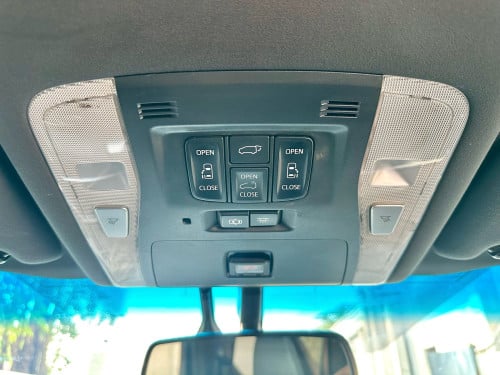 TOYOTA ALPHARD 2016 V6 Executive Lounge Full Option ពណ៌ខ្មៅ ក្នុងខ្មៅ (2BR) Upgrade Lexus LM