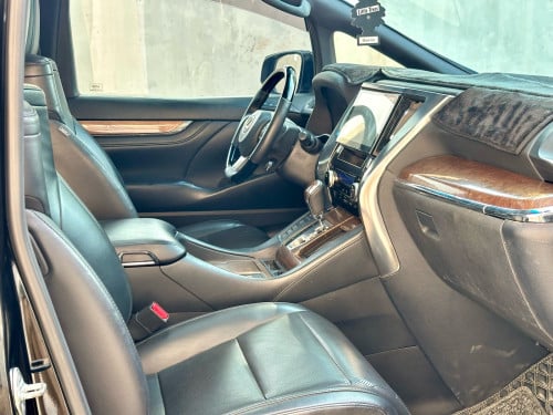 TOYOTA ALPHARD 2016 V6 Executive Lounge Full Option ពណ៌ខ្មៅ ក្នុងខ្មៅ (2BR) Upgrade Lexus LM