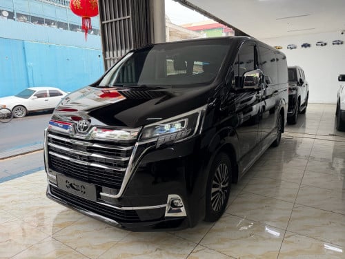 TOYOTA GRANVIA VIP PREMIUM 2022 ម៉ាស៊ូត​