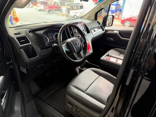 TOYOTA GRANVIA VIP PREMIUM 2022 ម៉ាស៊ូត​
